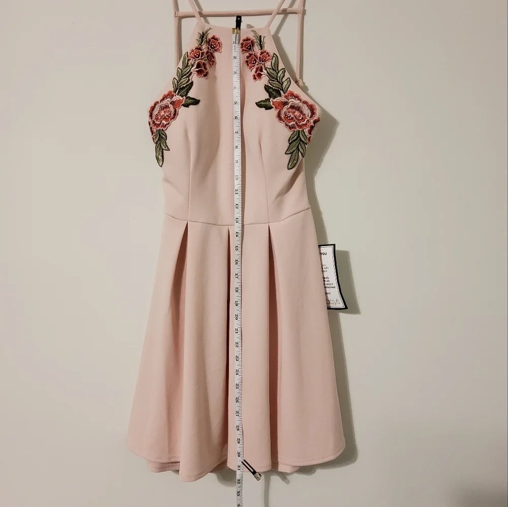 NWT!  B. DARLIN STRETCH EMBROIDERED FIT & FLARE HALTER DRESS  SIZE 9/10 - Picture 2 of 11